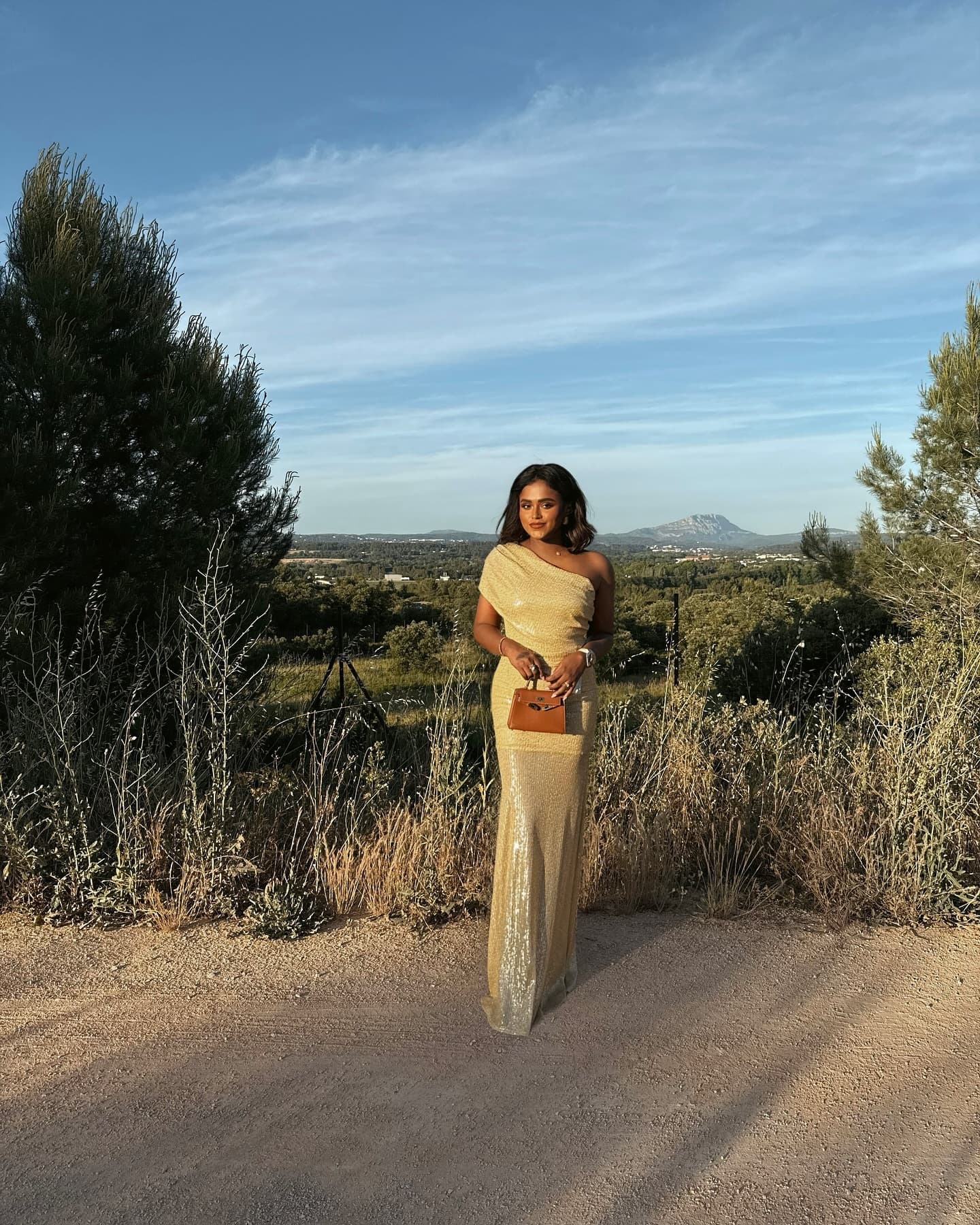 Dinner with my Amazon family in South of France 💛 What an absolutely wonderful night! @amazoninfluencerprogram @amazonuk @amazon #createwithamazon *Press trip

#needleandthread #yellowdress #marseille #southoffrance #summervibes #eveningdress