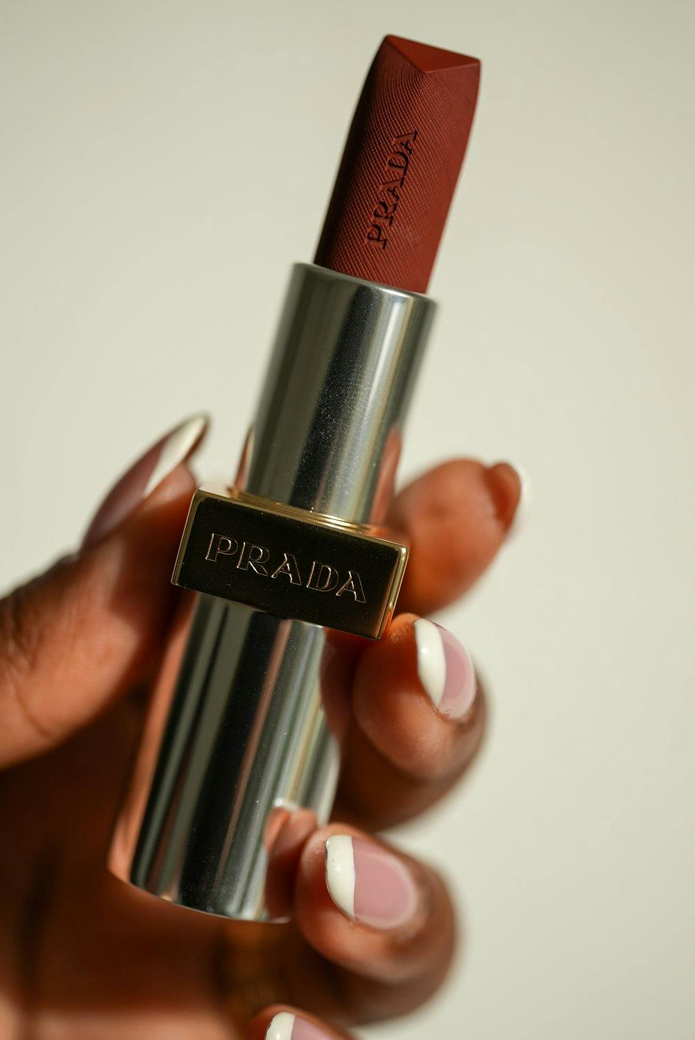 Sachini Dilanka reviewing Prada Lipstick