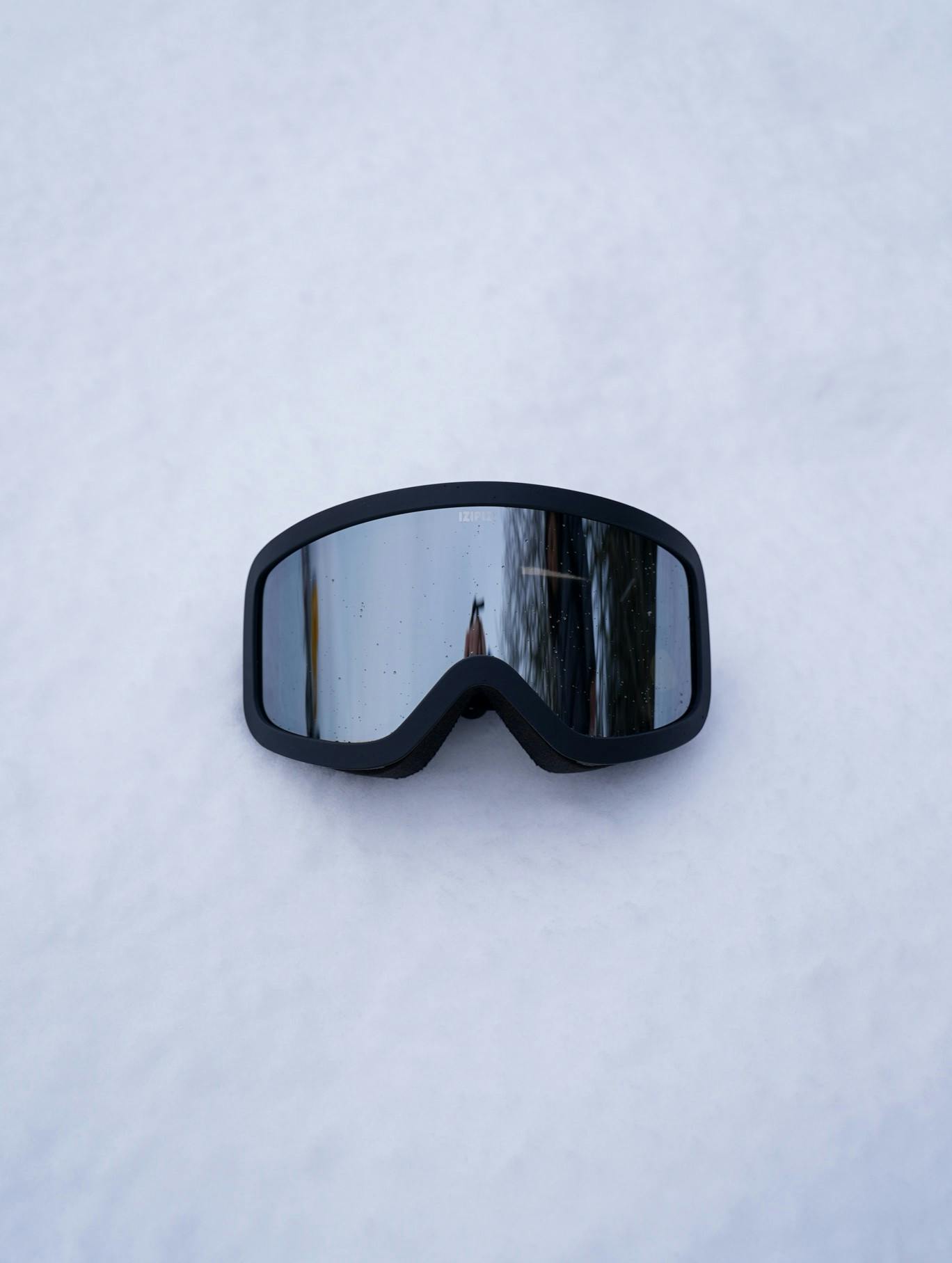Ski goggles, skiing, mountain holiday, ski outfit